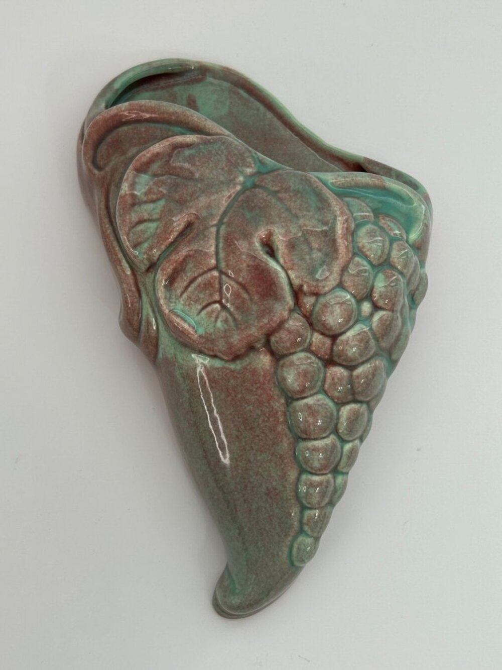 Vintage West Coast Calif. 437 Pottery Wall Pocket Grapes Leaf Mauve Mint Green
